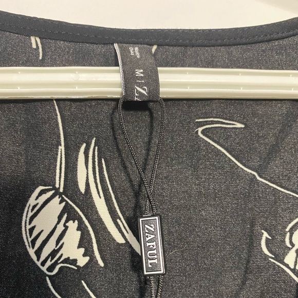 Medium Black and white romper - Picture 4 of 4